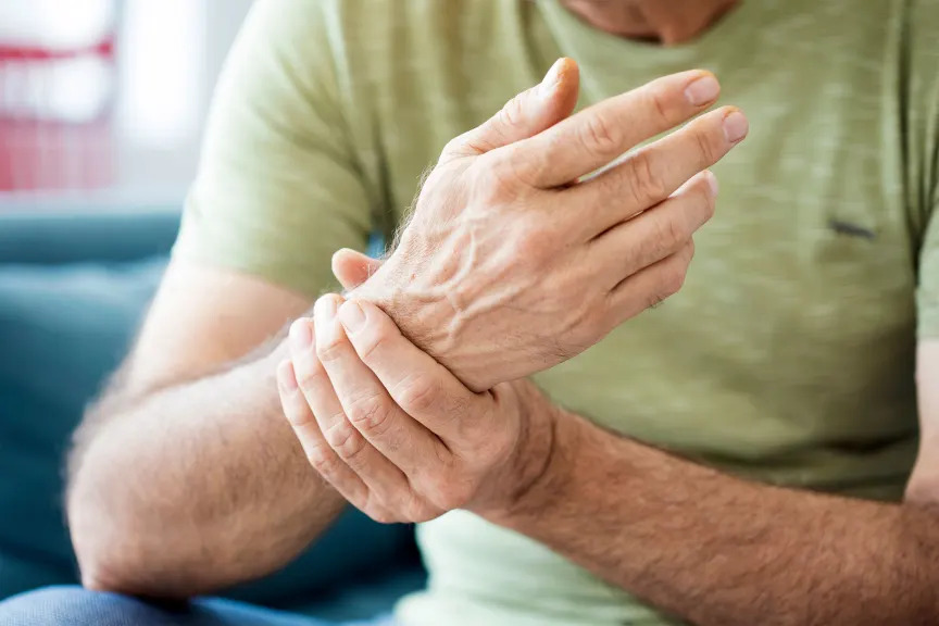 Nguyên nhân và phác đồ điều trị dứt điểm đau khớp cổ tay